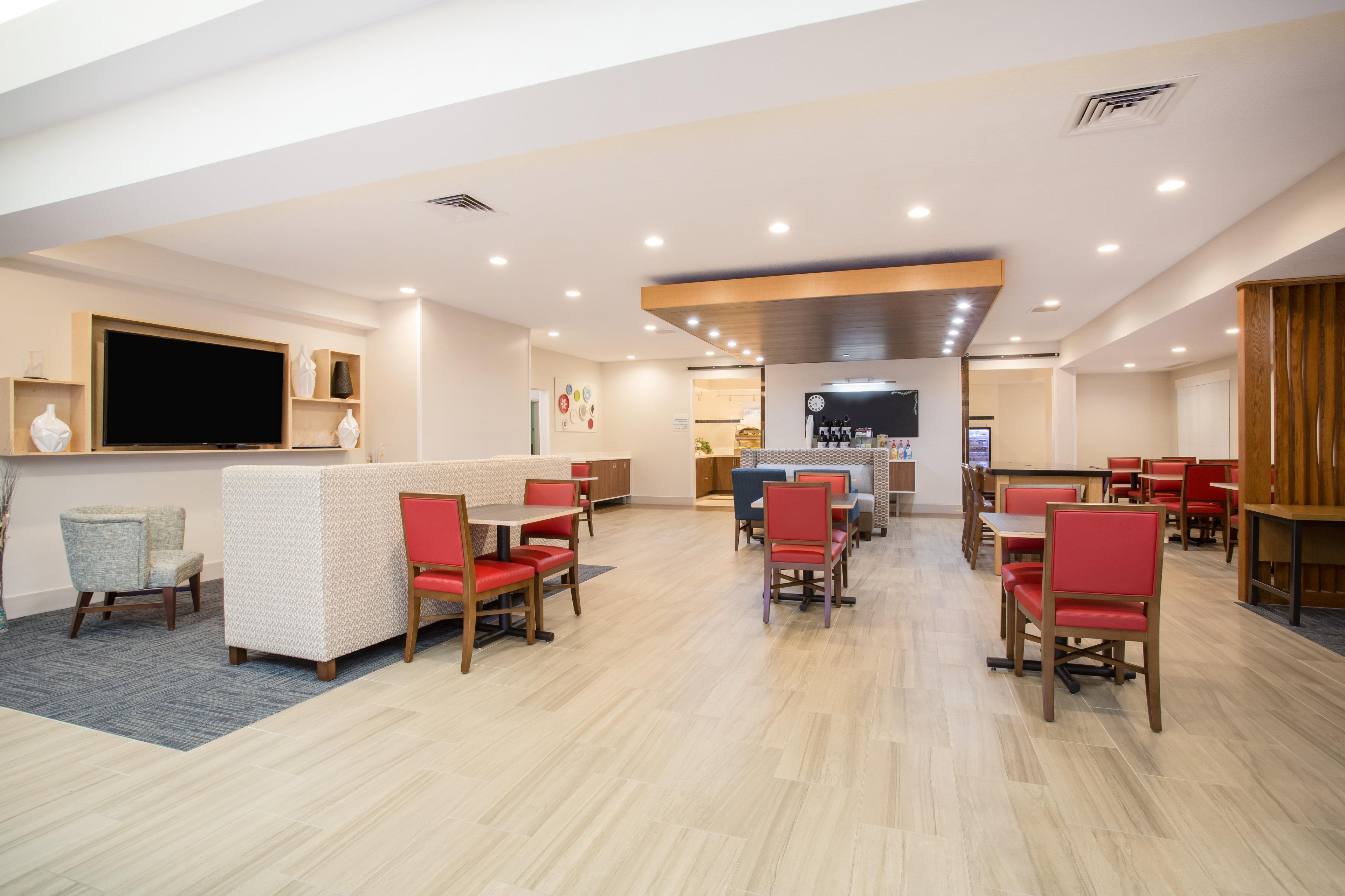 Holiday Inn Express Hotel & Suites Fort Collins By Ihg Екстериор снимка