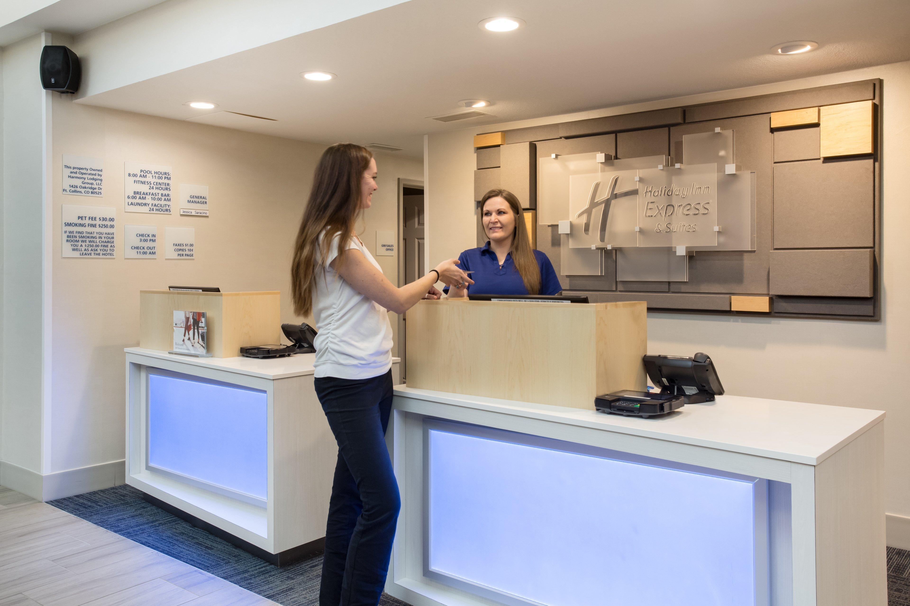 Holiday Inn Express Hotel & Suites Fort Collins By Ihg Екстериор снимка