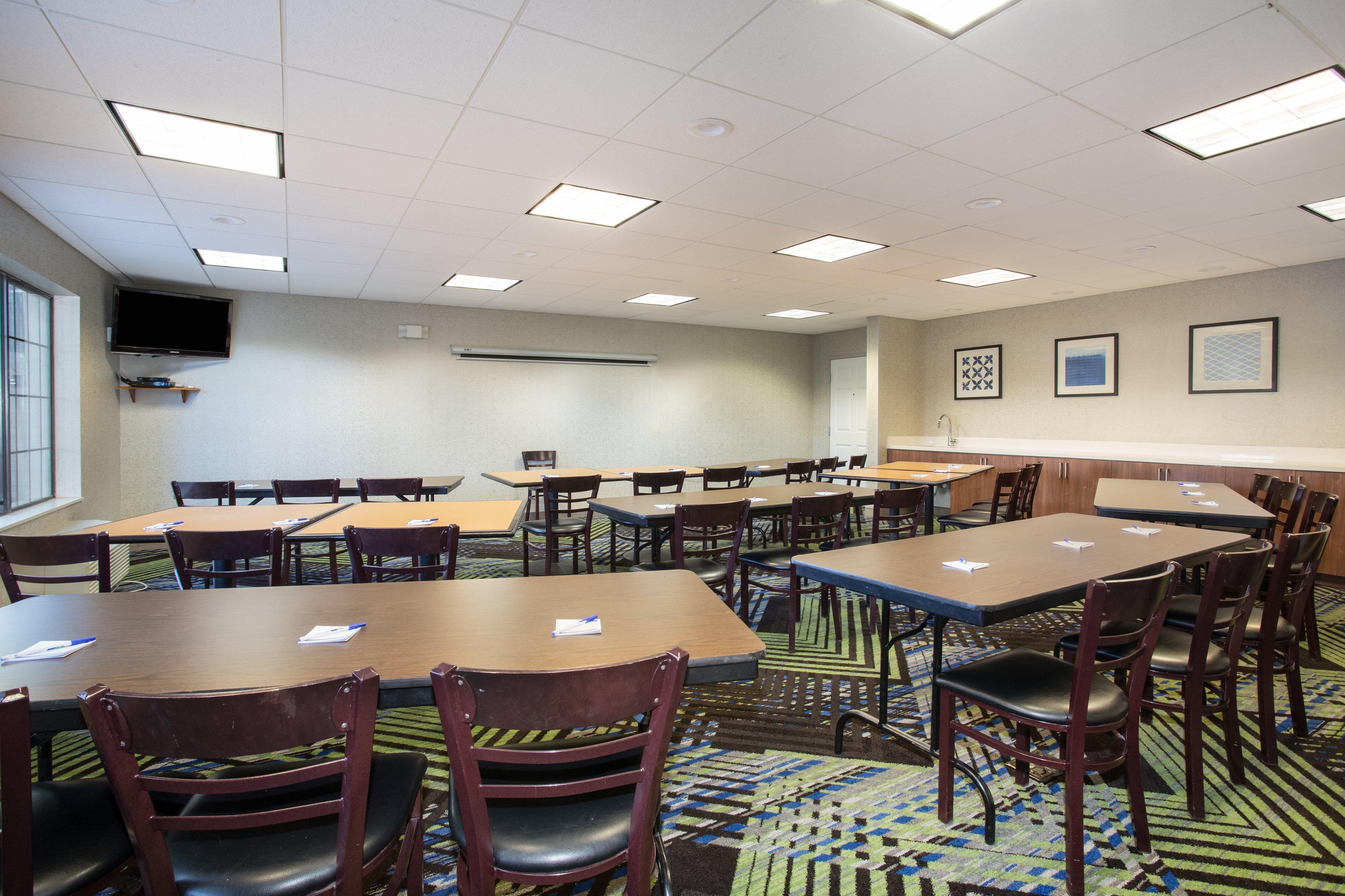 Holiday Inn Express Hotel & Suites Fort Collins By Ihg Екстериор снимка