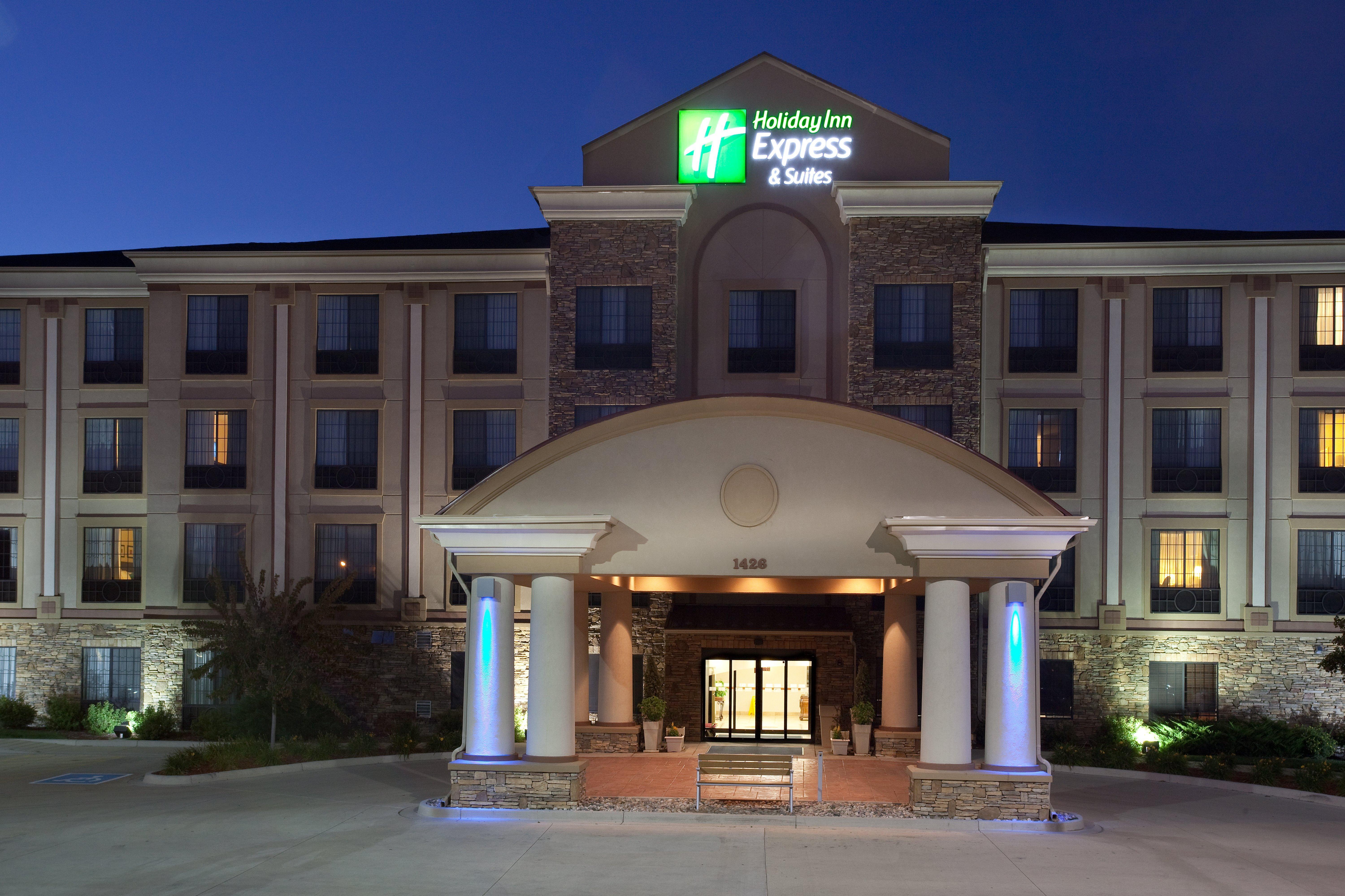 Holiday Inn Express Hotel & Suites Fort Collins By Ihg Екстериор снимка