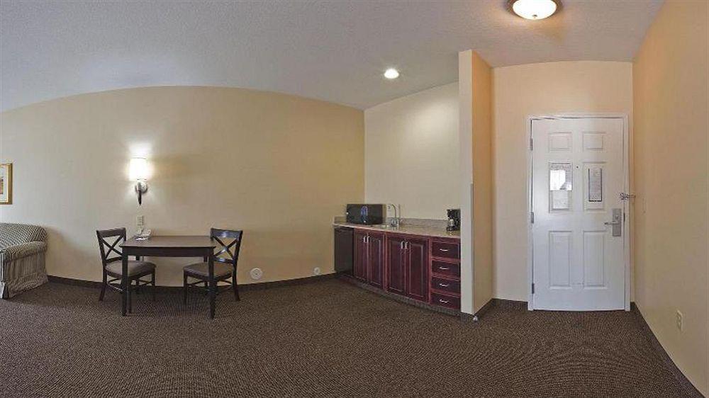 Holiday Inn Express Hotel & Suites Fort Collins By Ihg Екстериор снимка