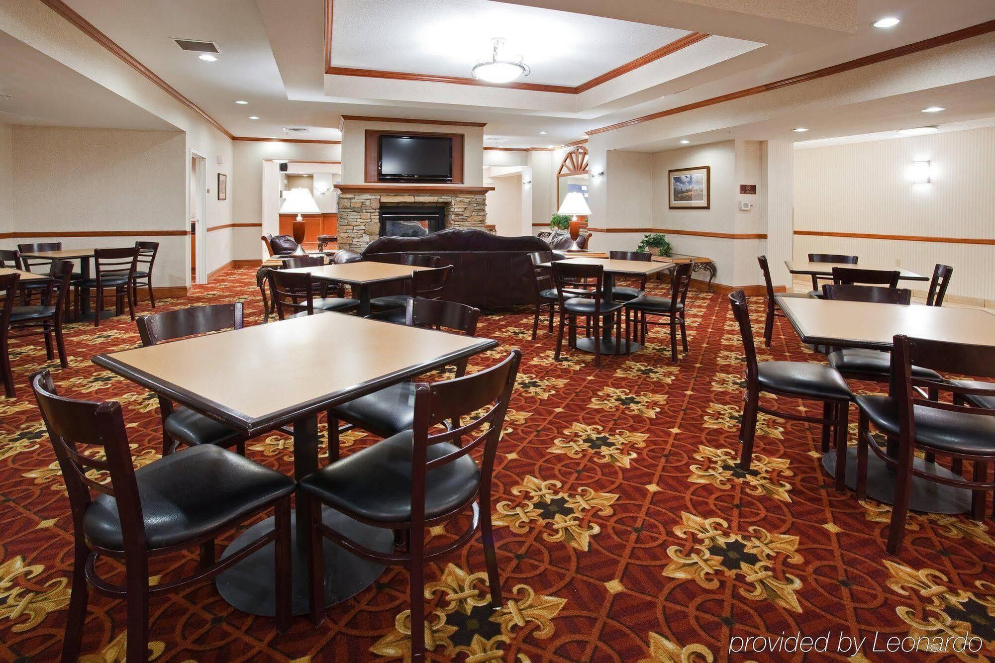Holiday Inn Express Hotel & Suites Fort Collins By Ihg Екстериор снимка