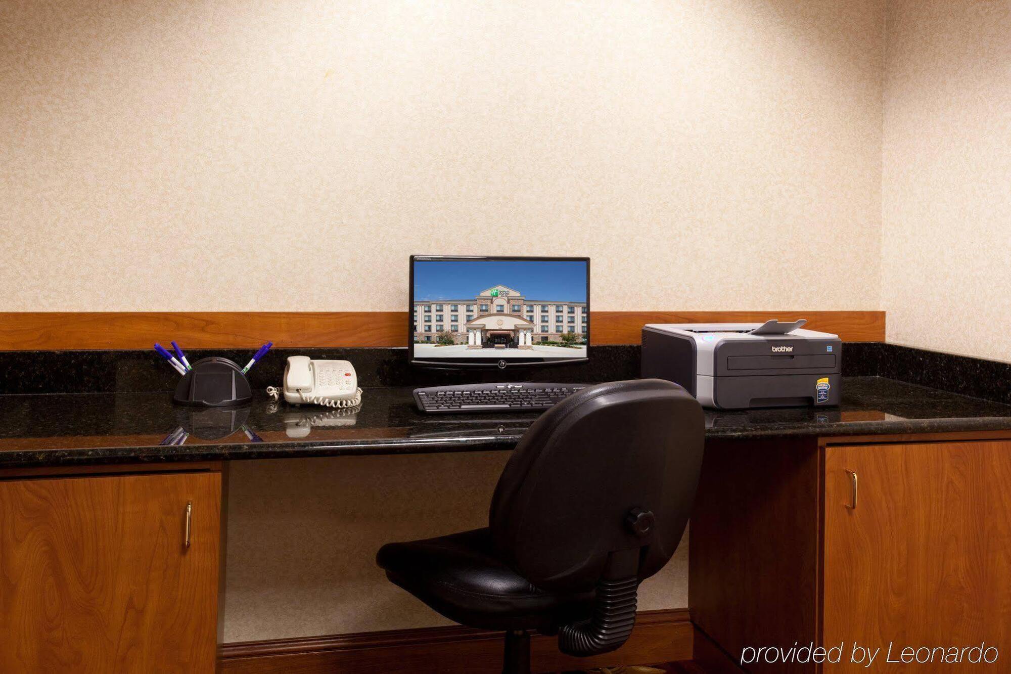 Holiday Inn Express Hotel & Suites Fort Collins By Ihg Екстериор снимка