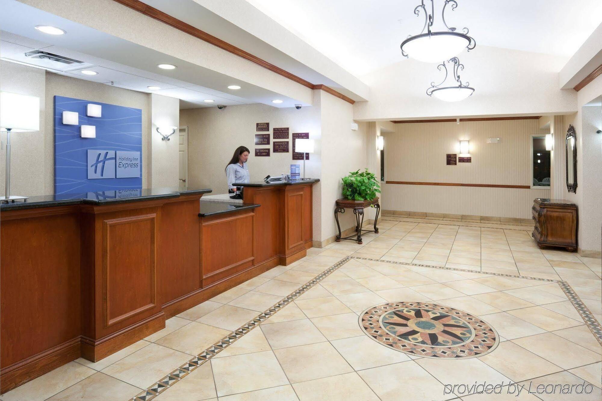Holiday Inn Express Hotel & Suites Fort Collins By Ihg Екстериор снимка